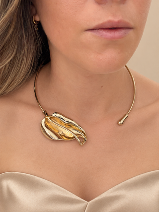 Double pearl necklace