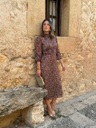 Vestido liso em chiffon castanho | Andreia 