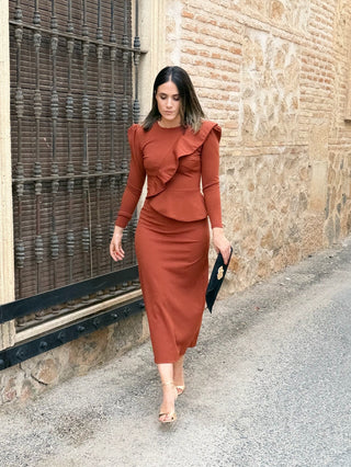 Vestido midi teja con volante | Izara