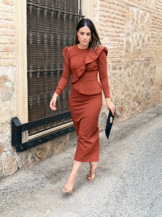 Vestido midi teja con volante | Izara