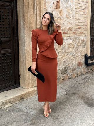 Vestido midi teja con volante | Izara