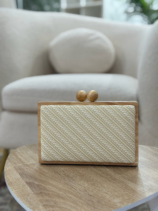 Bolsa em ráfia com estrutura em madeira | Carmela