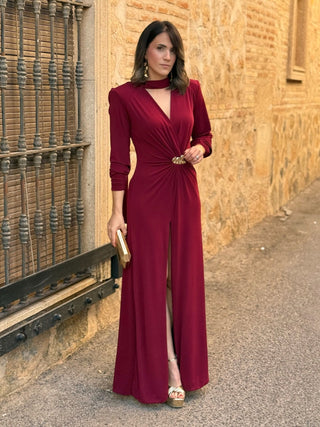 Vestido burdeos con Broche Dorado | Tessa