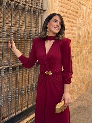 Vestido burdeos con Broche Dorado | Tessa