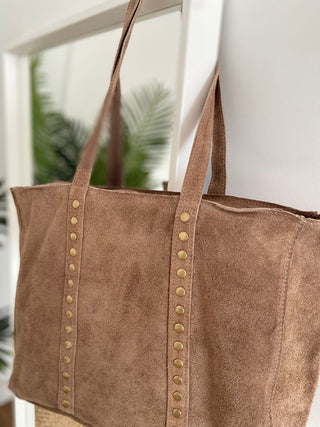 Bolso shopper serraje y tachuelas tierra - Alalá Moda Mujer