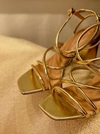 Sandalia tiras doradas | Viena - Alalá Moda Mujer